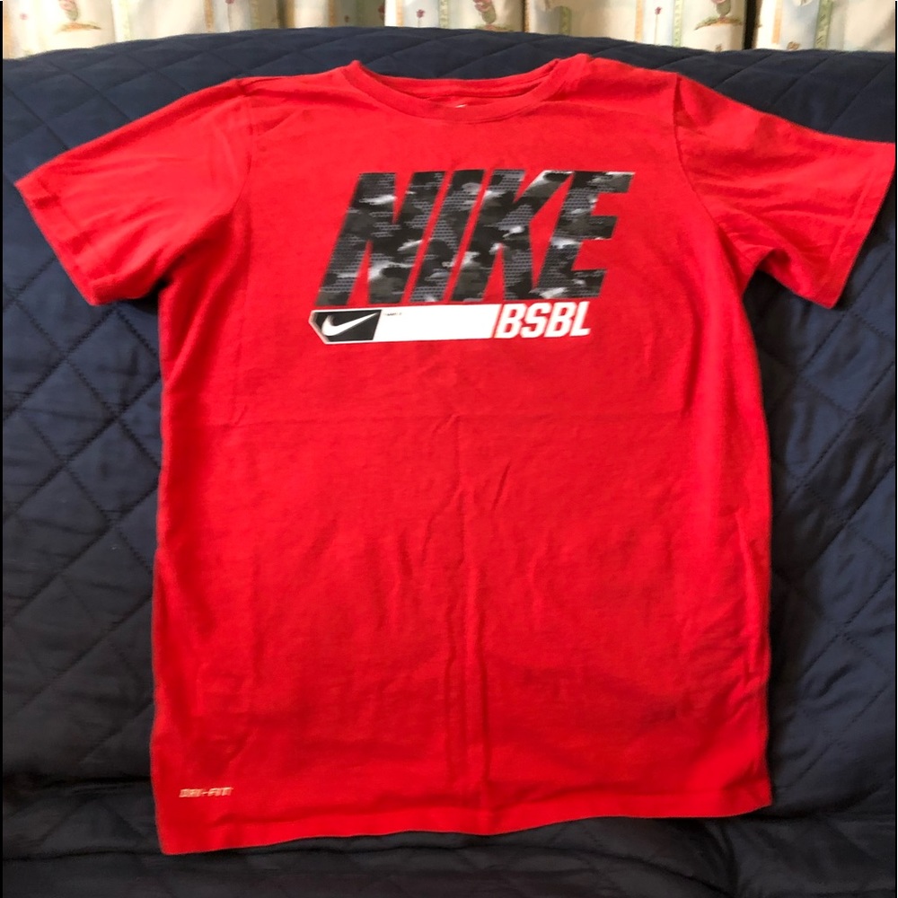 Boys medium Nike T-shirt